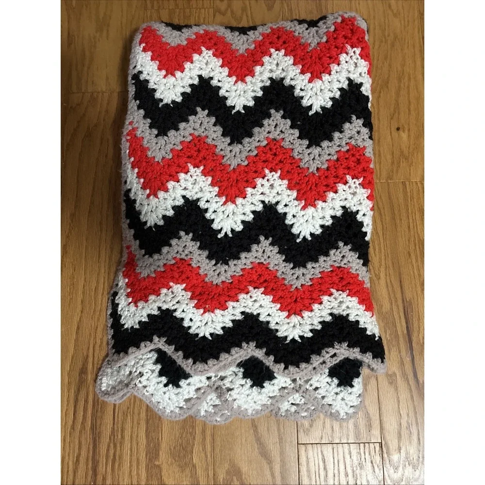 Vintage Granny Afghan Scalloped Edge Red Black Gray 72 X 54